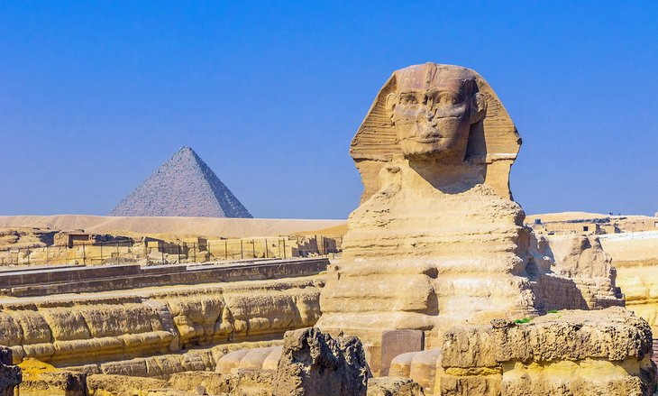 Tour to Giza Pyramids and the Sphinx from Cairo