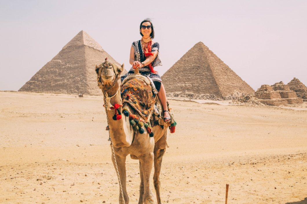 Tour to Giza Pyramids and the Sphinx from Cairo