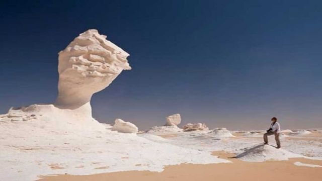 2 Day tour to the White Desert and Bahariya Oasis from Hurghada by flight