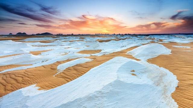 4 days tour to the white desert with Djara Cave and Bahariya oasis from Cairo