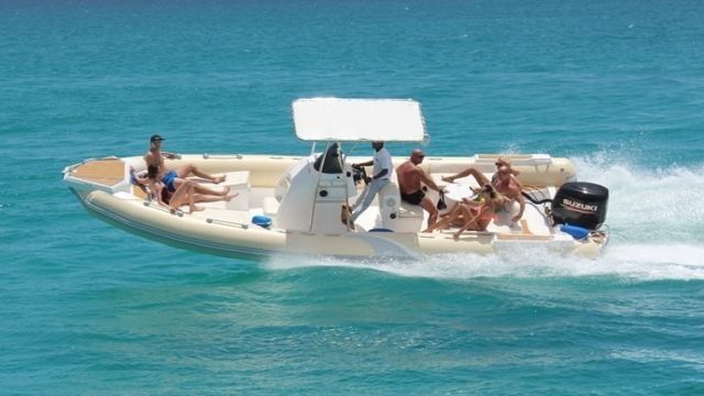 Private speedboat trip to orange island in Sahel Hashesh