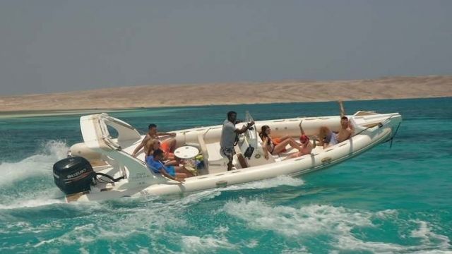 Private speedboat trip to orange island in Sahel Hashesh