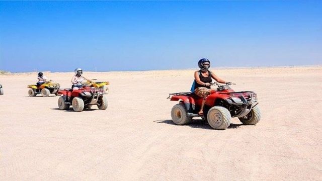Excursion de safari al atardecer por el desierto de Makadi en quad