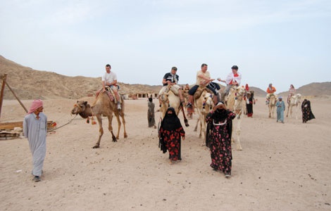 Excursion en safari en quad al atardecer desde Sahel Hashesh
