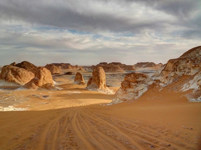 The valley of Agabat in the white desert 