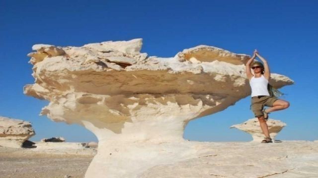 Tour di 2 giorni al Deserto Bianco e allOasi di Bahariya da El Gouna in volo