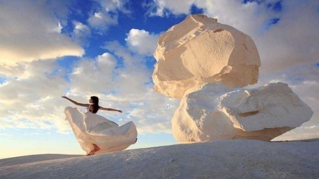 Tour di 2 giorni al Deserto Bianco e allOasi di Bahariya da El Gouna in volo