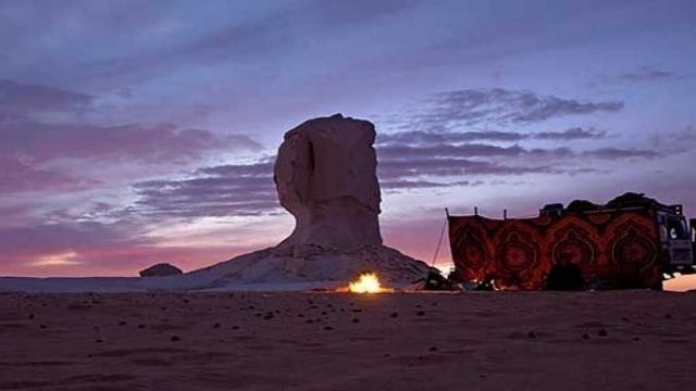Tour di 2 giorni al Deserto Bianco e allOasi di Bahariya da El Gouna in volo